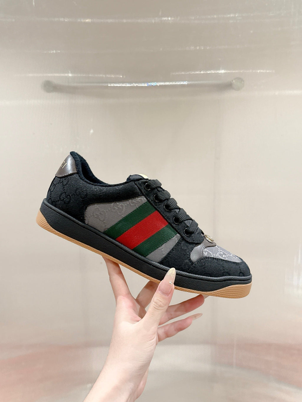 GUCCI 26S SCREENER SNEAKER IN BLACK AND GREY CANVAS