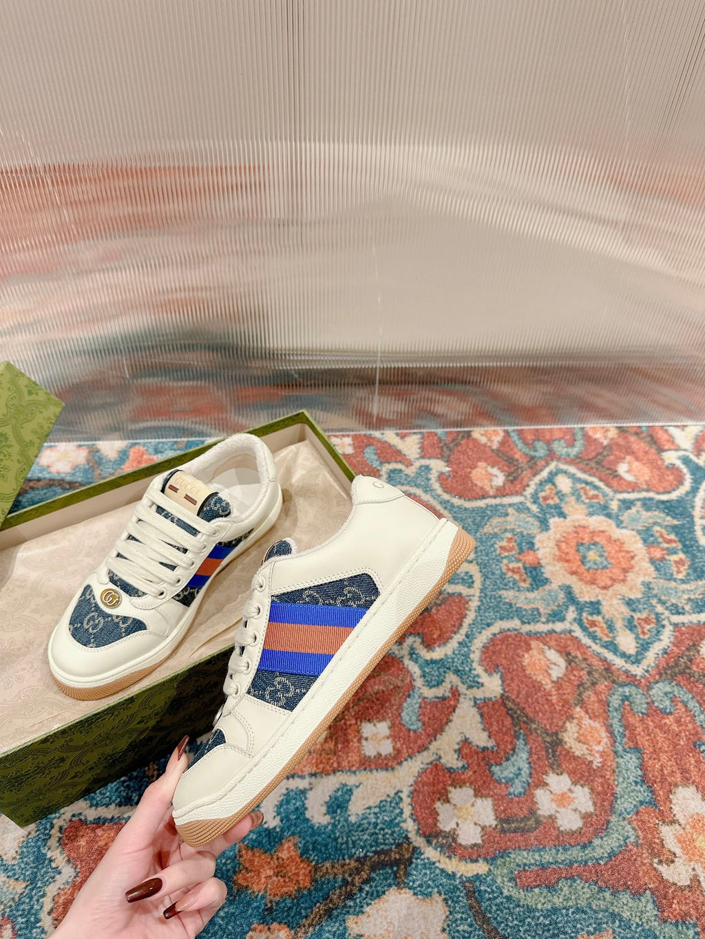 GUCCI 26S SCREENER SNEAKER IN WHITE LEATHER AND BLUE DENIM